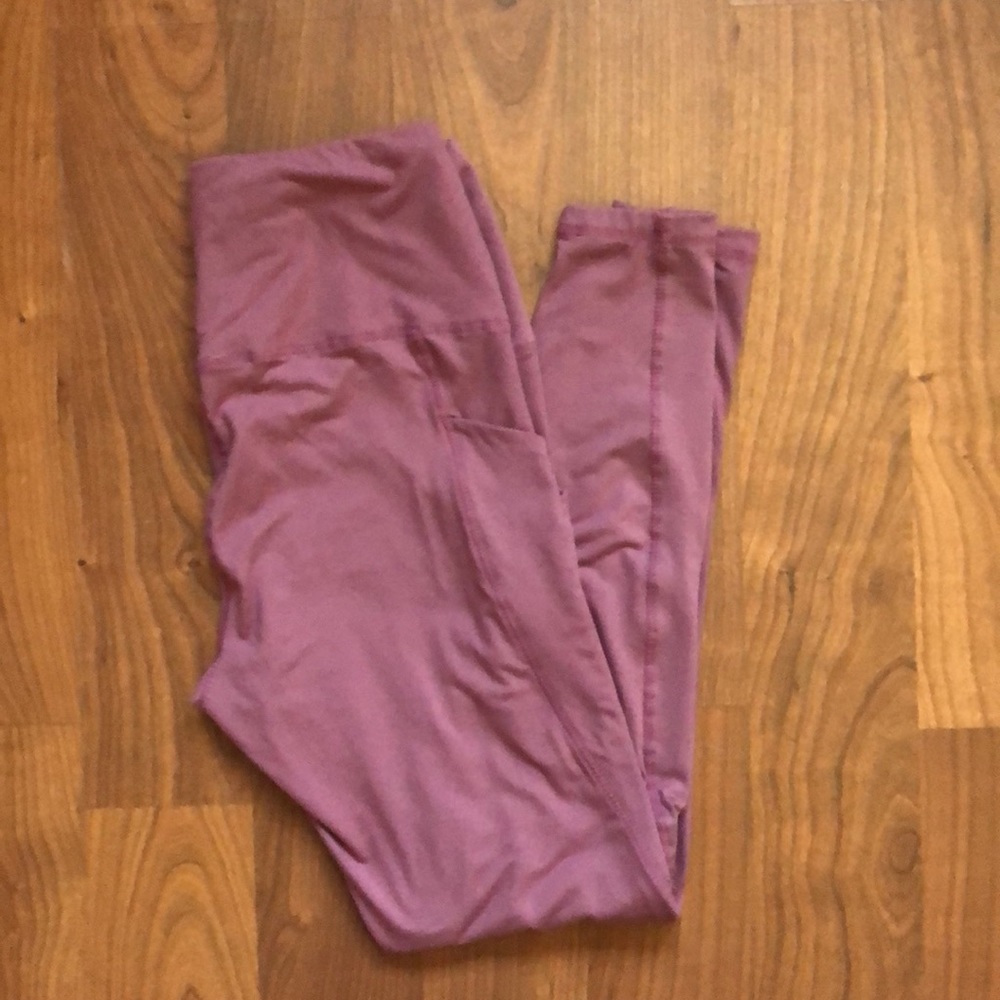High-waisted dusty rose leggings